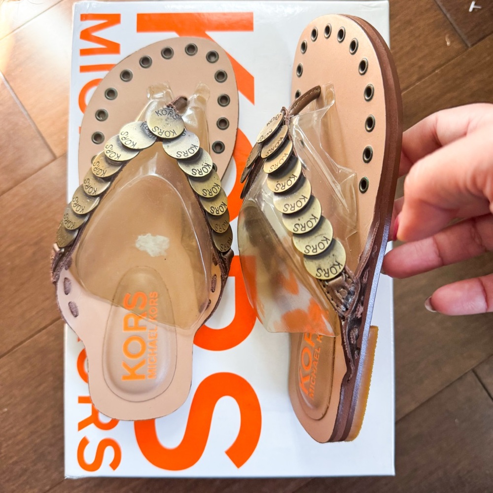 NIB Michael Kors Tan Kids Sandals with Gold Accents, Size 1 - Picture 3 of 6